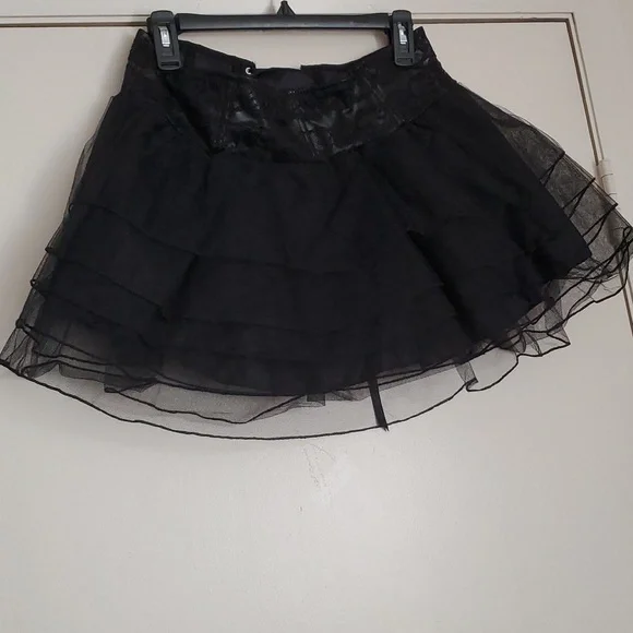 Hot Topic's Black Faux Leather & Lace Tutu - Picture 5 of 14